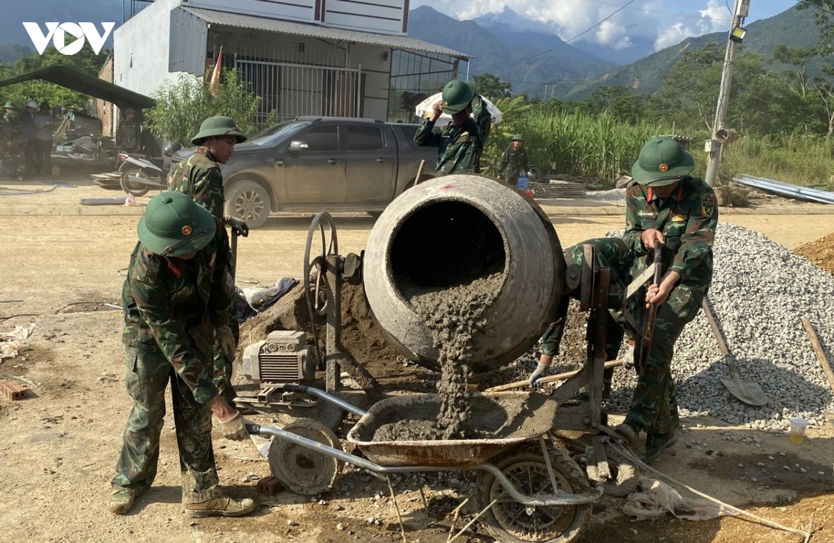 chay dua voi thoi gian dung mai am cho dong bao vung lu muong than hinh anh 15