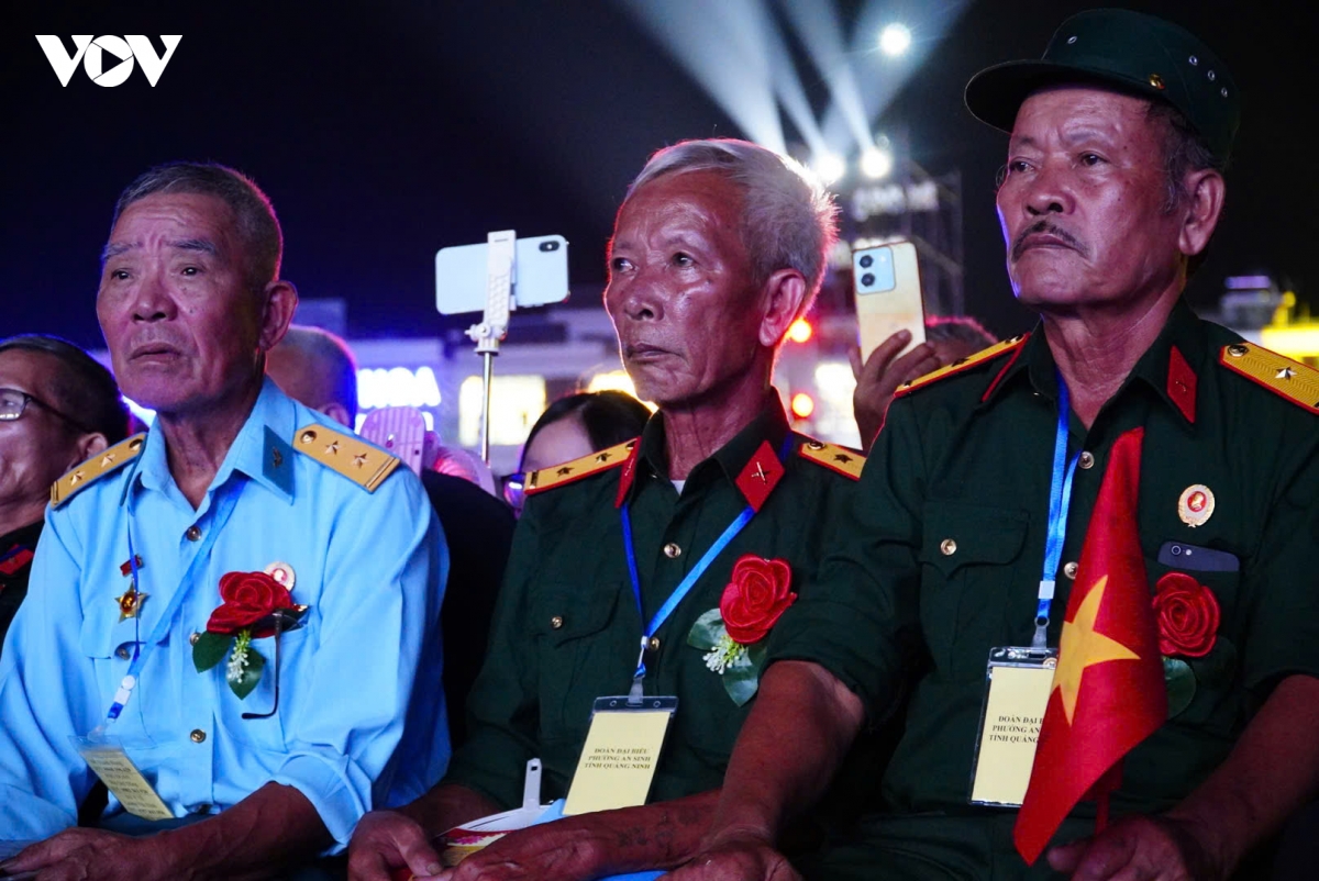 mai mai tuoi 20 Dem tri an lay dong long nguoi hinh anh 14