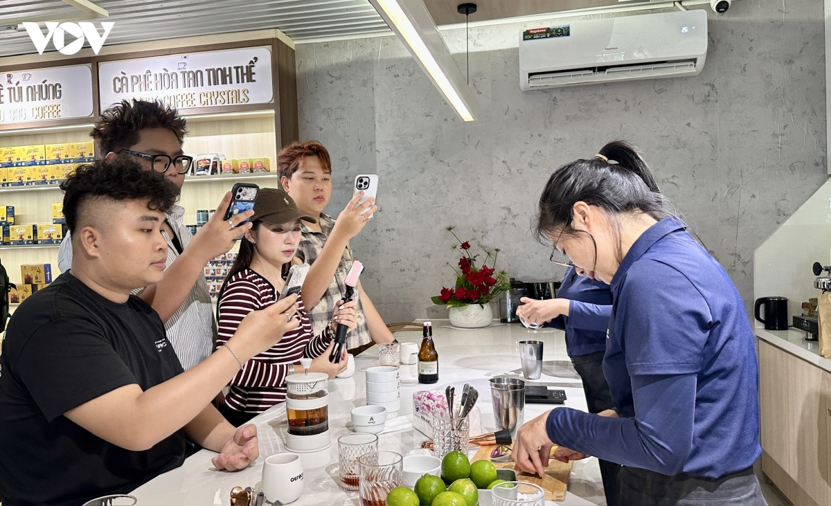 “Hành trình từ vườn đến tách cà phê” quảng bá thương hiệu cà phê Buôn Ma Thuột