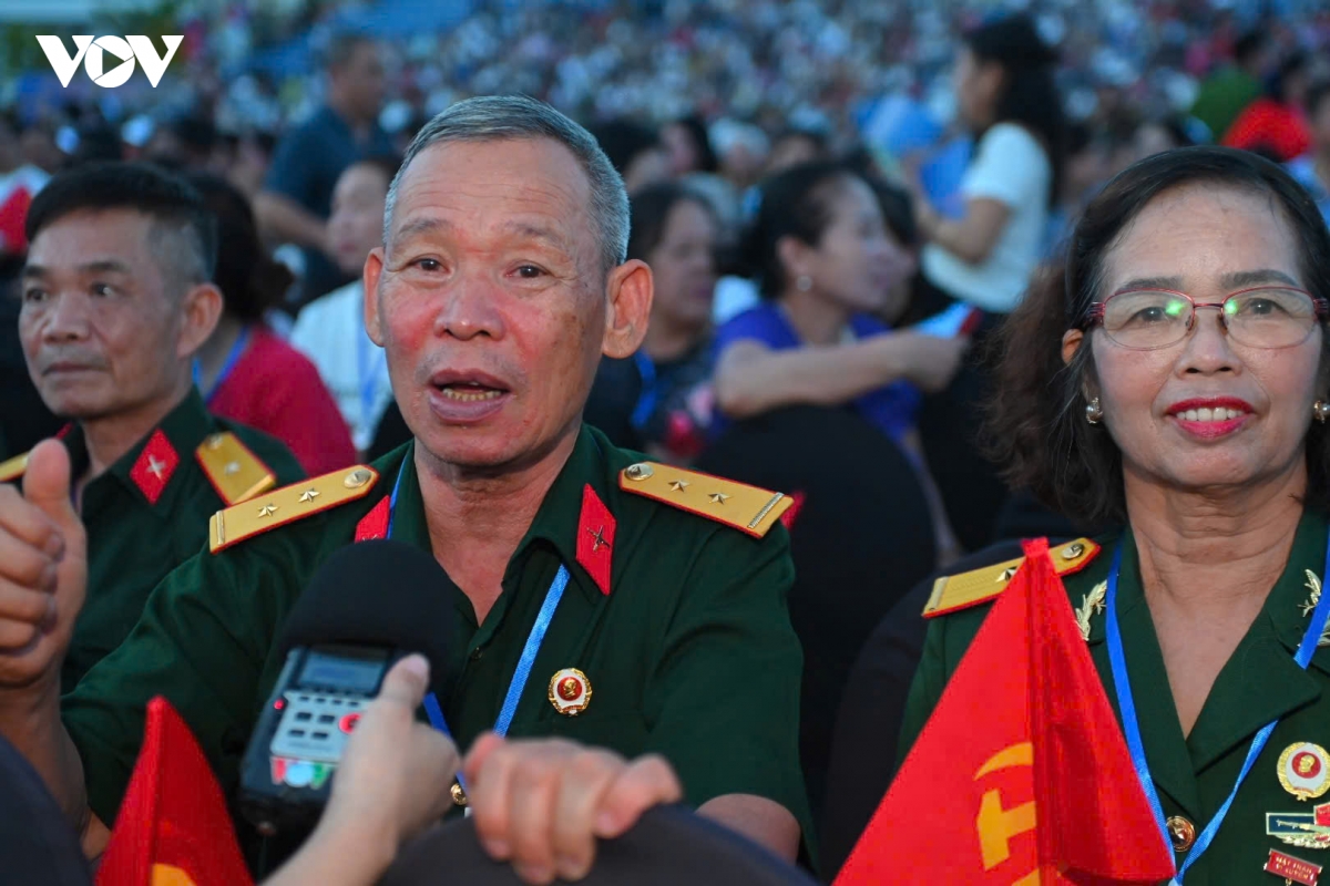 mai mai tuoi 20 Dem tri an lay dong long nguoi hinh anh 15
