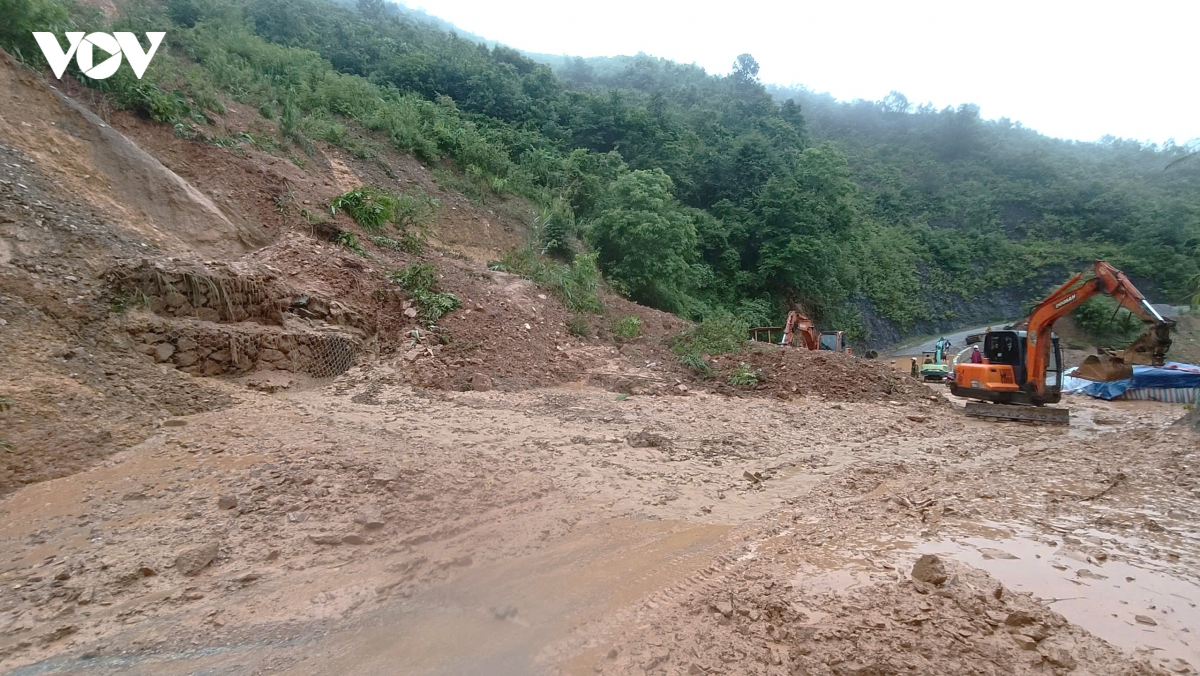 son la vua khac phuc hau qua, vua ung pho mua lon tren cac tuyen giao thong hinh anh 5