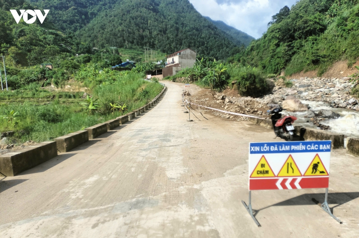 son la vua khac phuc hau qua, vua ung pho mua lon tren cac tuyen giao thong hinh anh 7
