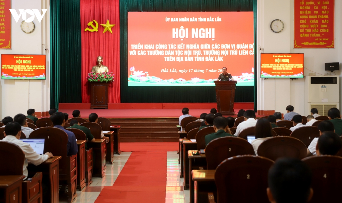 Dak lak trien khai ket nghia giua don vi quan doi voi truong dan toc noi tru hinh anh 1