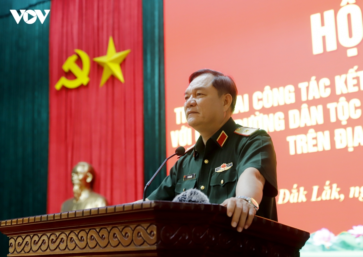 Dak lak trien khai ket nghia giua don vi quan doi voi truong dan toc noi tru hinh anh 3