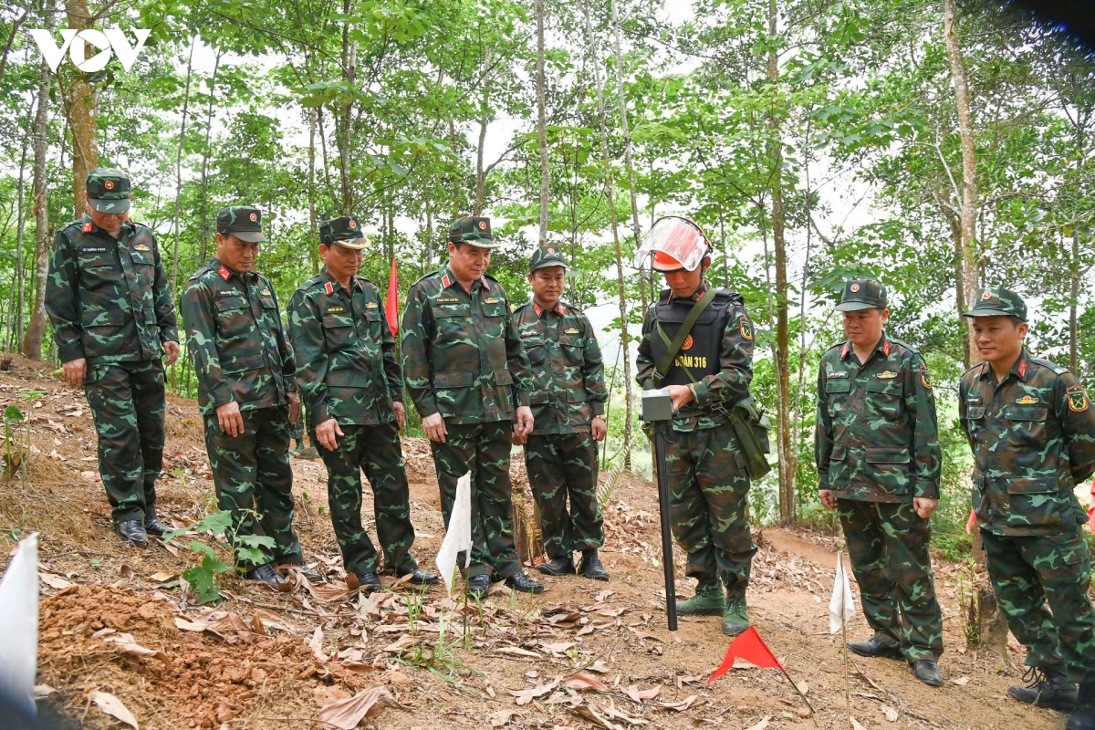 hanh trinh tim dong doi noi diem cao bien gioi hinh anh 6