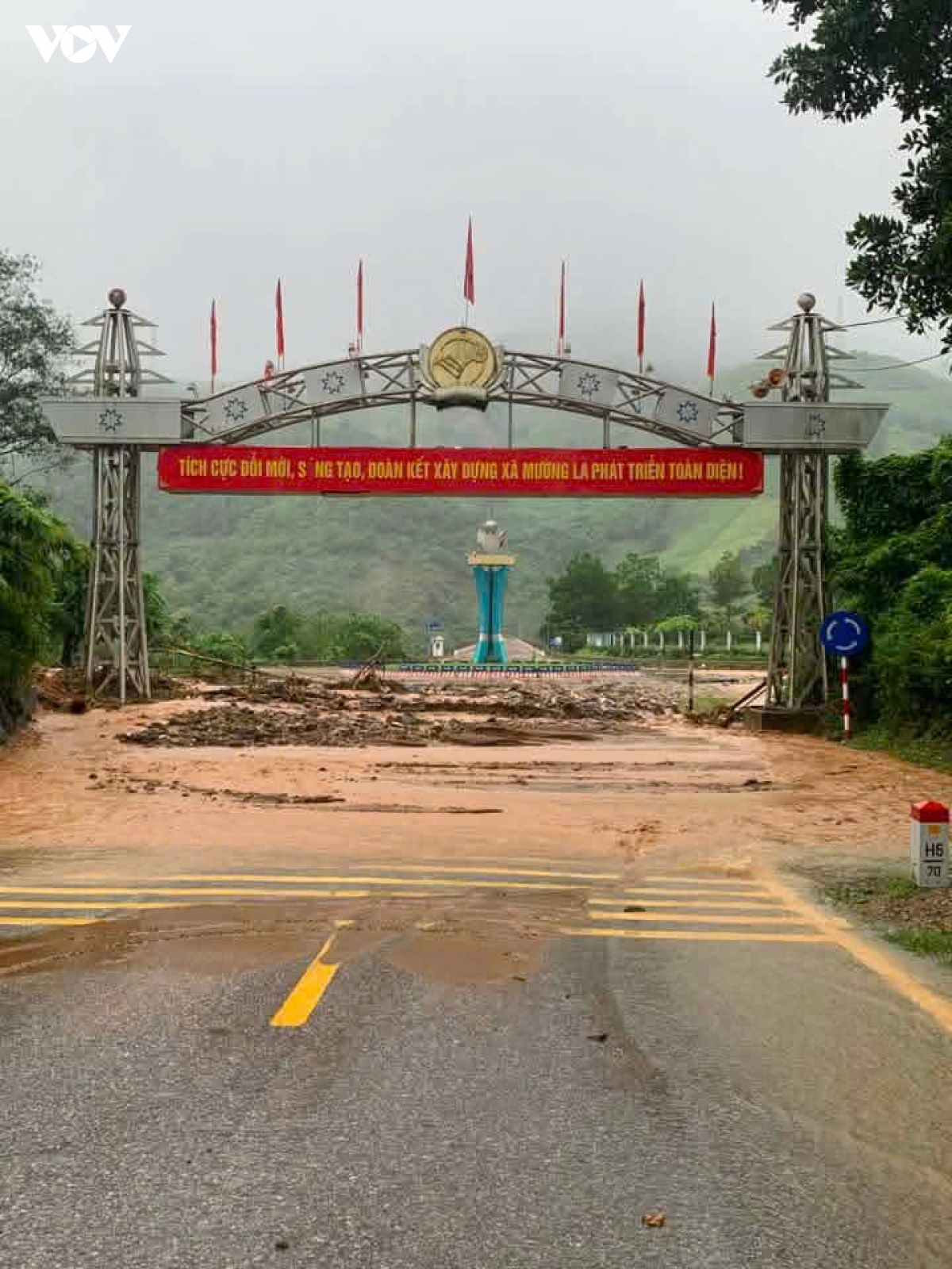 mua rat to gay ngap cuc bo o muong la, son la hinh anh 1