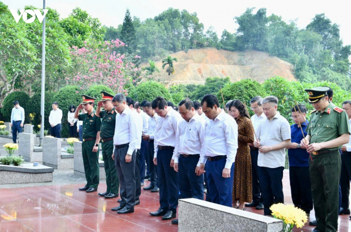 thu tuong dang huong tuong niem cac anh hung liet sy tai lao cai hinh anh 7