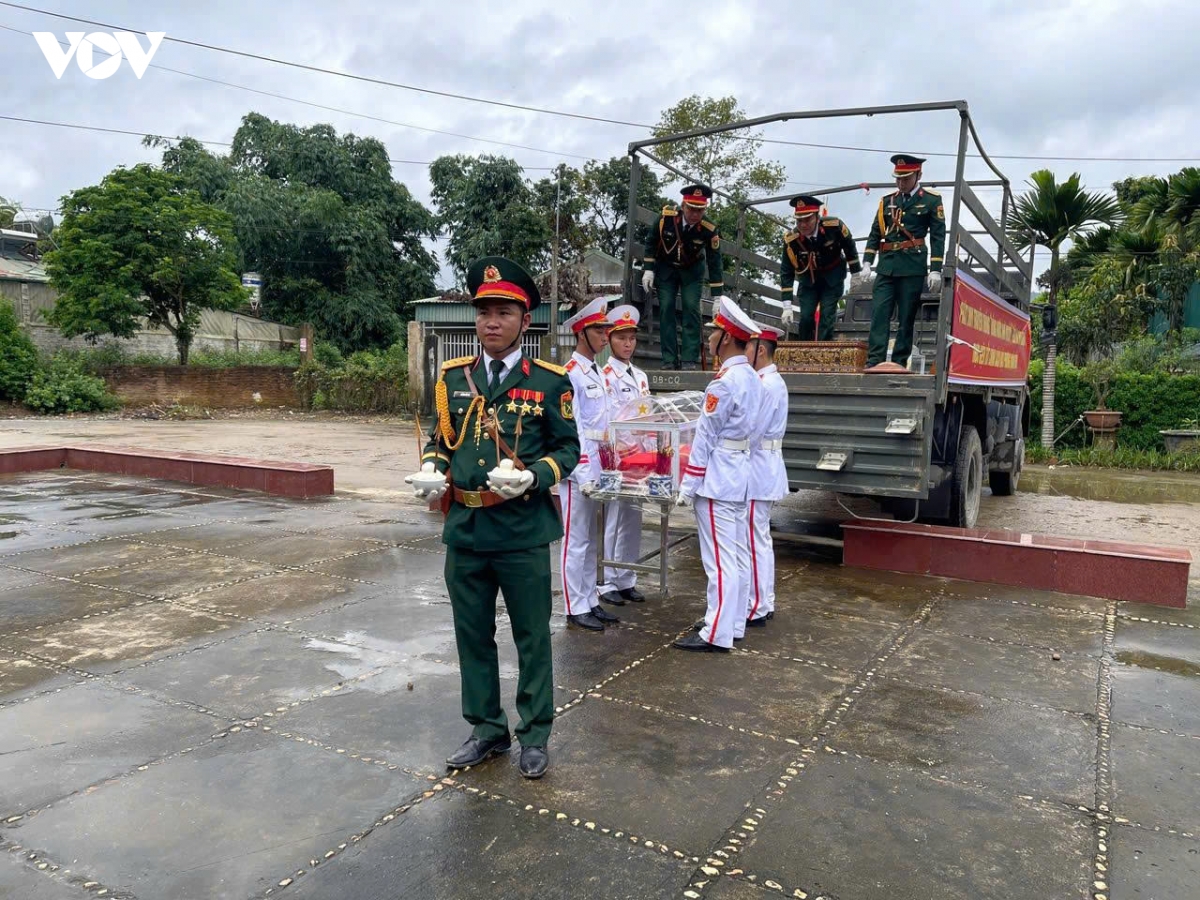Dien bien quy tap 2 phan mo liet si tai dinh deo pha Din hinh anh 3