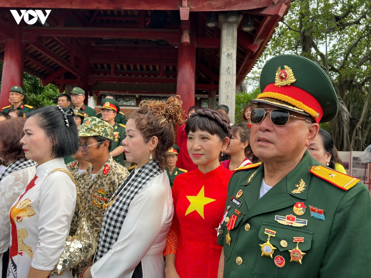 le lay nuoc ho guom tri an cac anh hung liet si tren song thach han, quang tri hinh anh 7