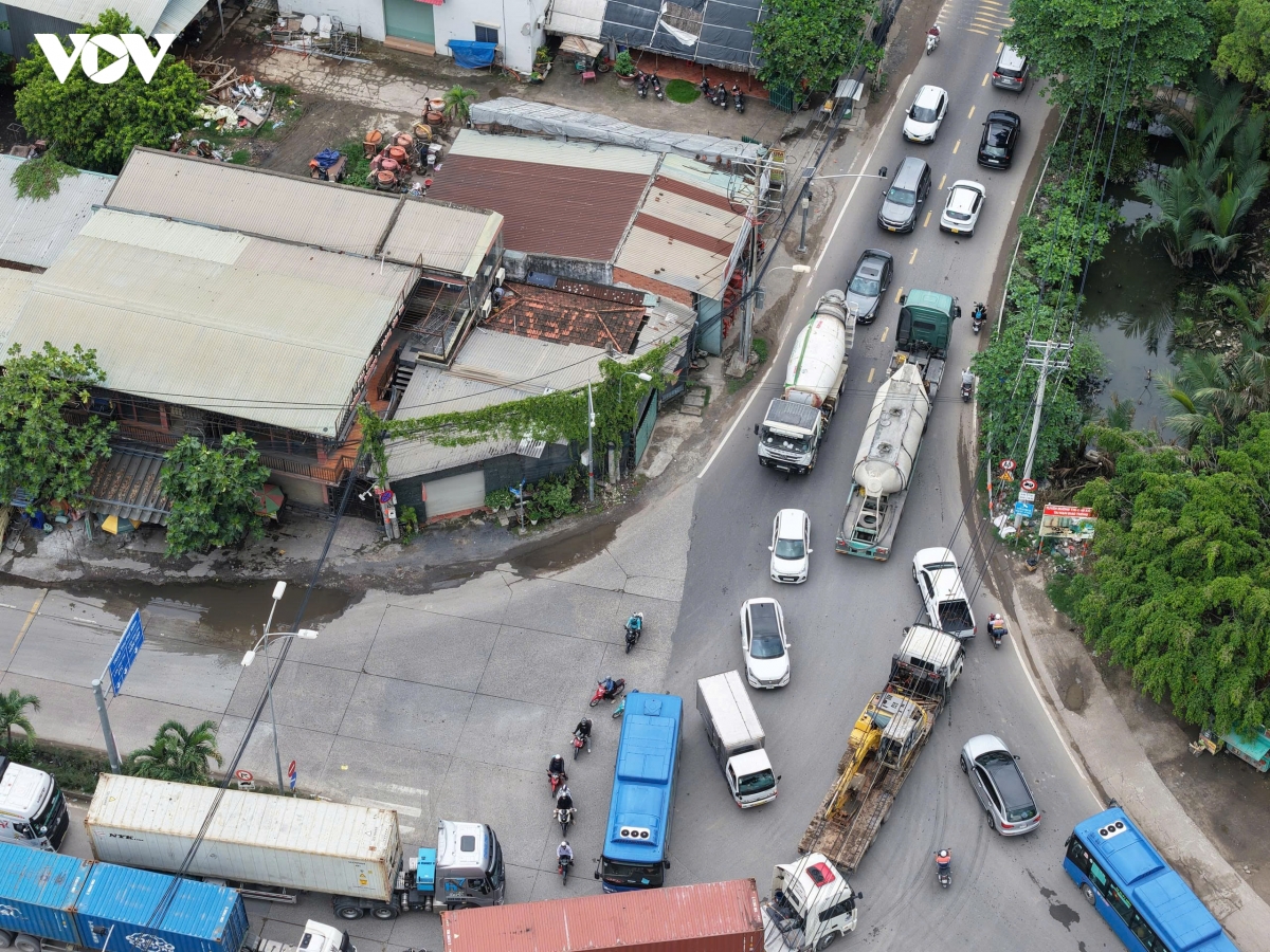 di doi cang bien dong hang phai di truoc gia dat hinh anh 2