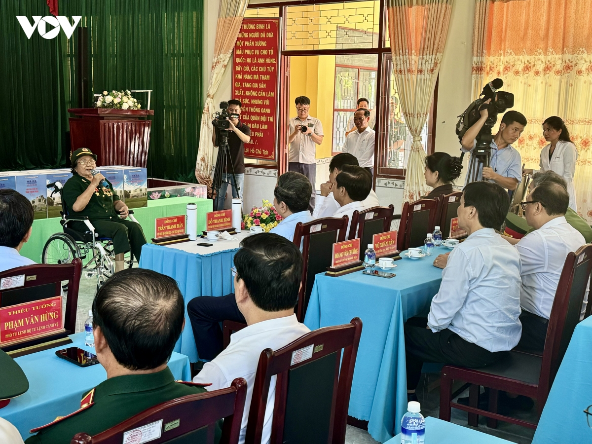 chu tich quoc hoi tri an nguoi co cong, tham me viet nam anh hung hinh anh 7