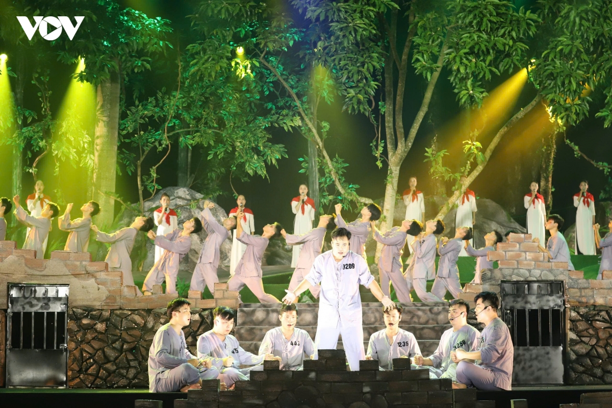tai hien Dia nguc tran gian tai di tich quoc gia dac biet nha tu son la hinh anh 21