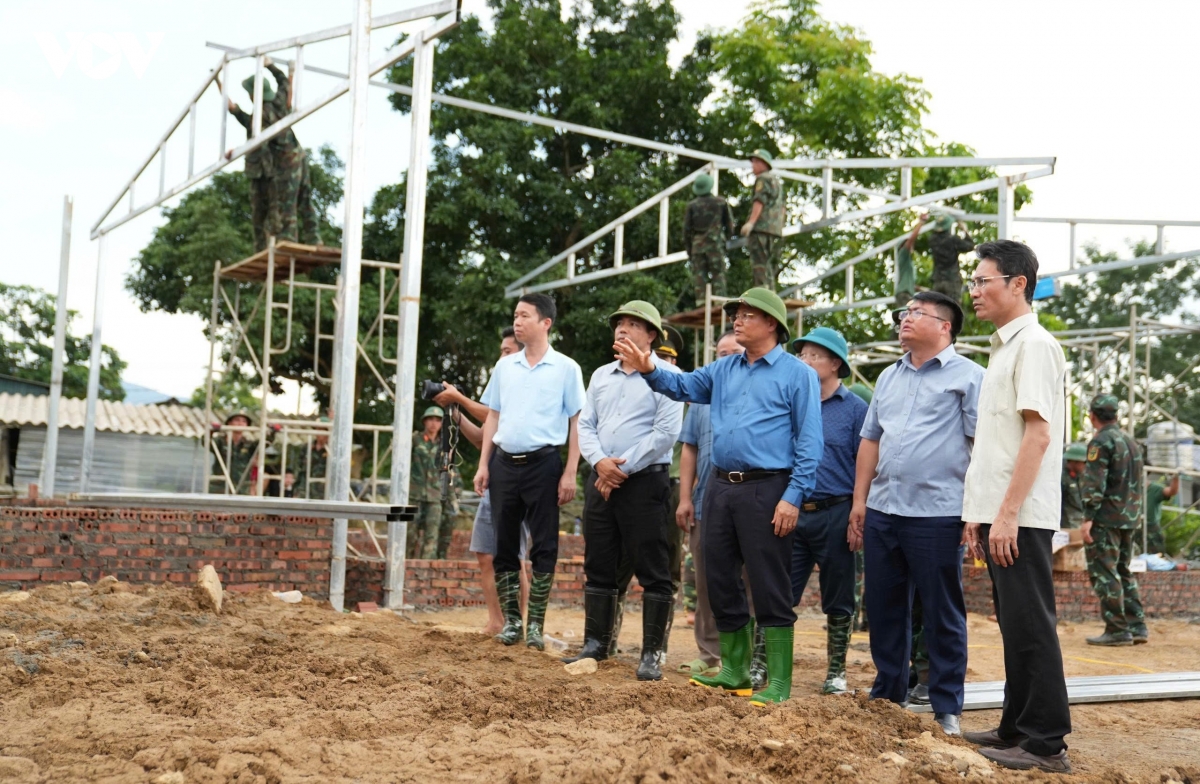 chay dua voi thoi gian dung mai am cho dong bao vung lu muong than hinh anh 2