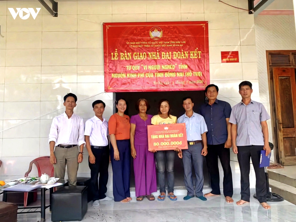 Dak lak phat dong ho tro xay dung them 300 nha Dai doan ket tang ho ngheo hinh anh 1
