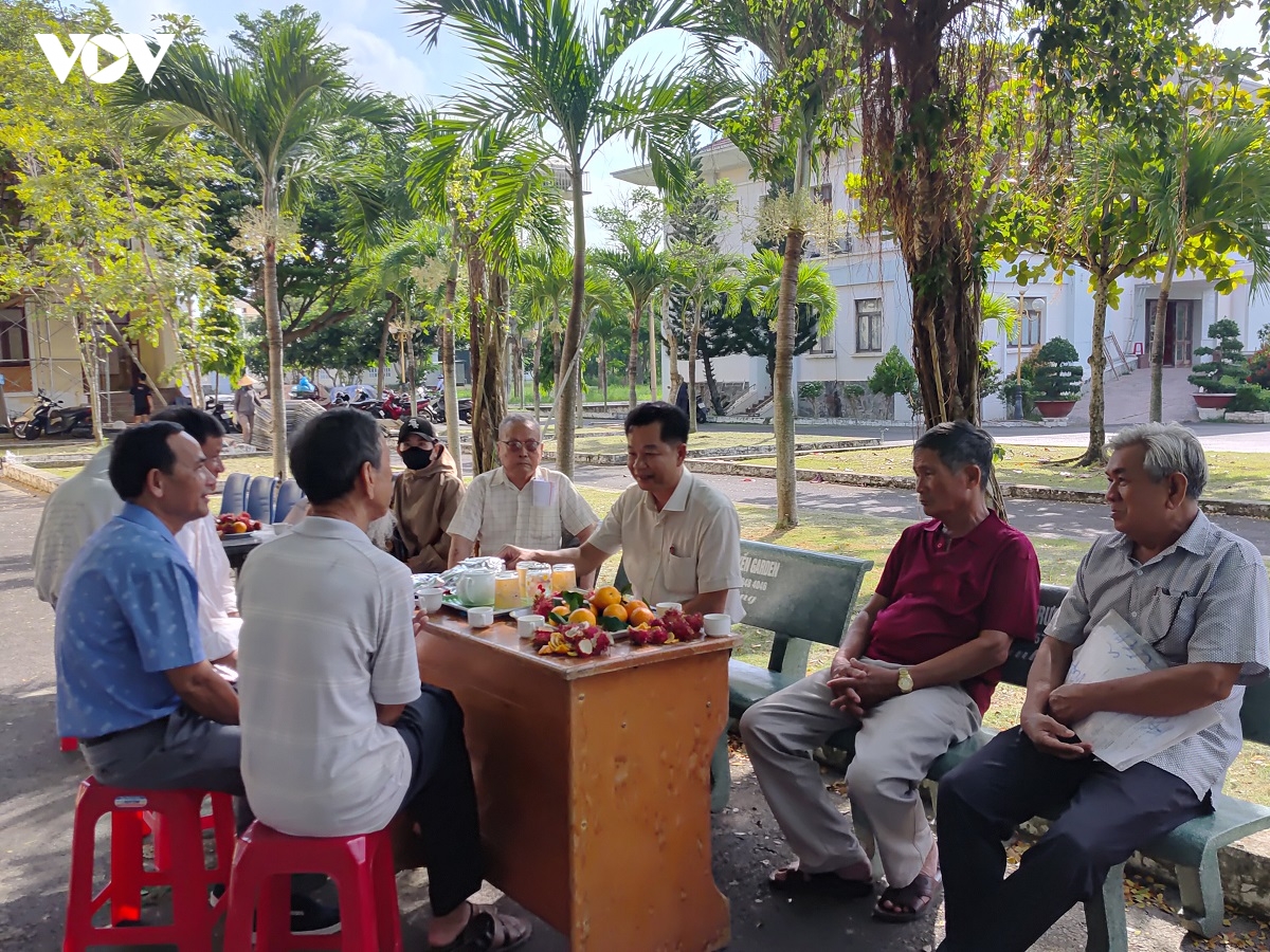  ca phe sang o lam Dong va chuyen go vuong cho dan hinh anh 1