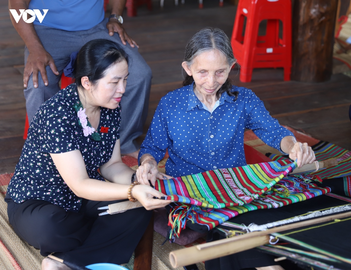 Dak lak nghien cuu nghi quyet moi ve phat trien du lich cong dong hinh anh 2