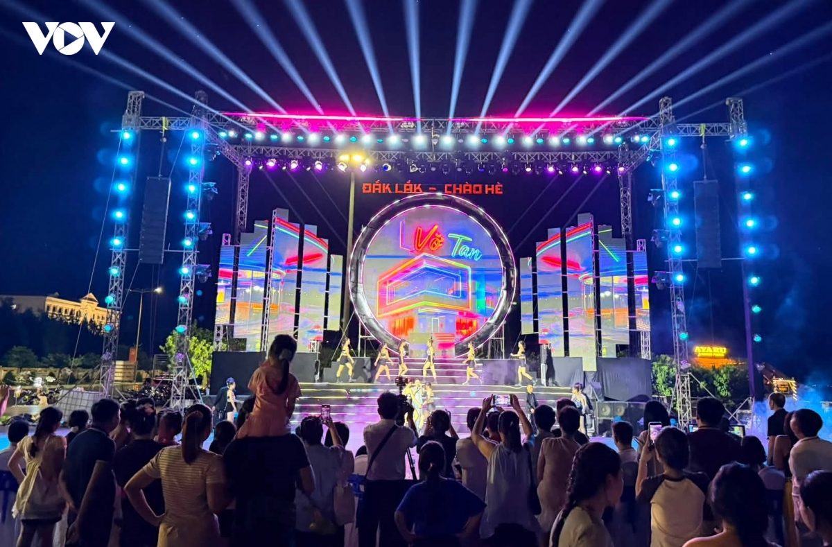 Dak lak to chuc dem nhac dj, lam moi san pham du lich dem hinh anh 3