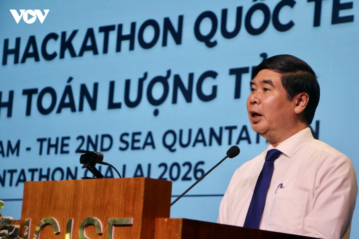 khai mac chung ket cuoc thi hackathon quoc te ve tinh toan luong tu tai gia lai hinh anh 3