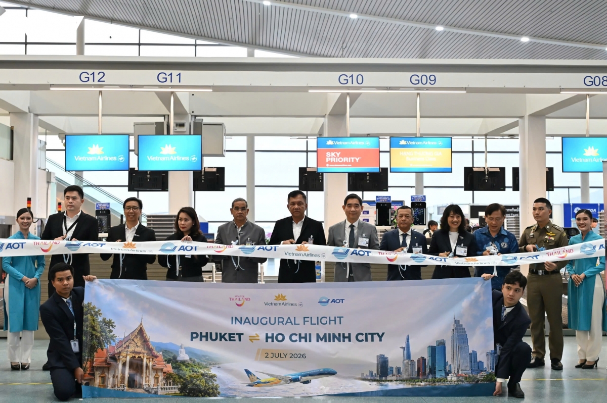 hien thuc hoa nghi quyet 59 tu duong bay thang tp.hcm-phuket cua vietnam airlines hinh anh 1