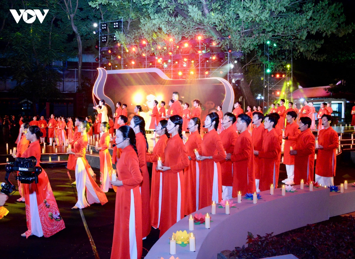 chu tich quoc hoi tran thanh man du chuong trinh cau truyen hinh tai tp.hcm hinh anh 9