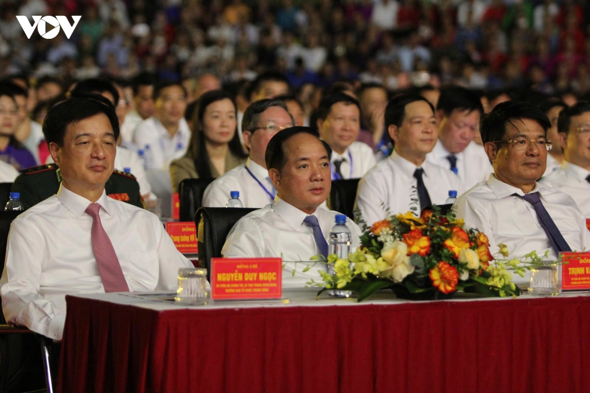 hung yen to chuc le ky niem 300 nam ngay sinh danh nhan van hoa le quy Don hinh anh 3