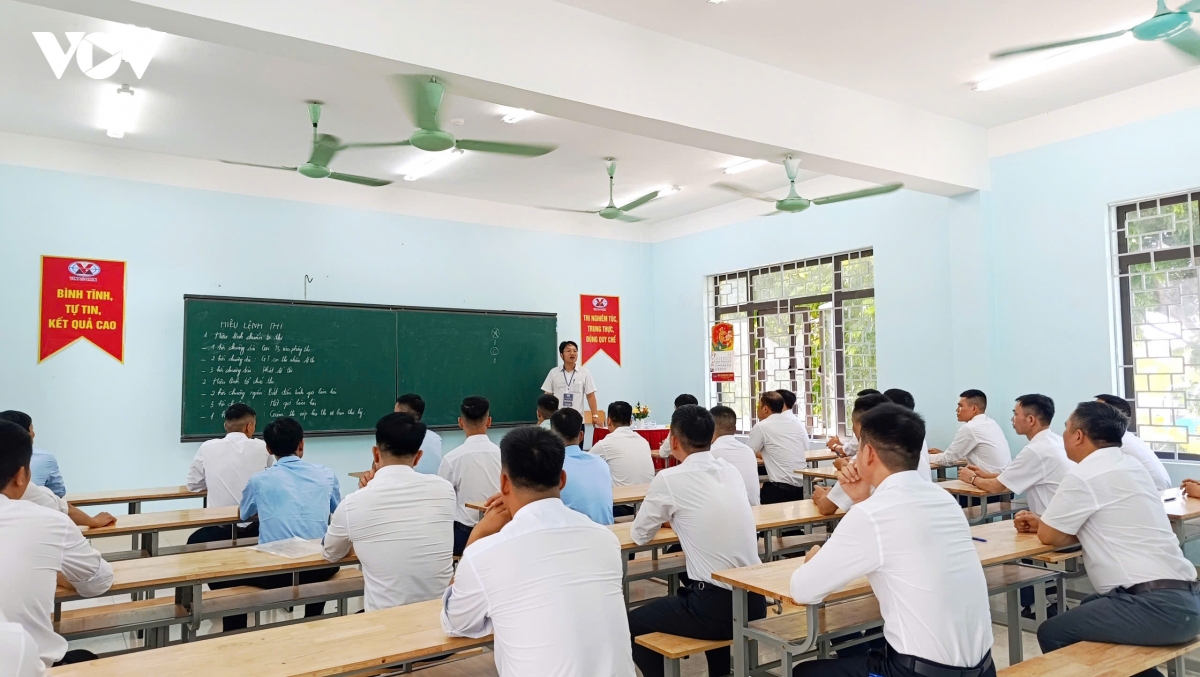 hon 500 cong nhan gioi, ren tay nghe lam chu cong nghe mo hien dai hinh anh 3