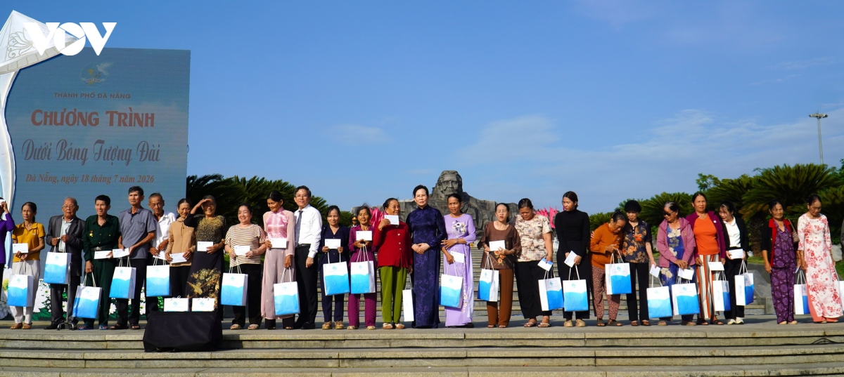 hon 1.500 phu nu Da nang dang hoa tri an me viet nam anh hung hinh anh 3