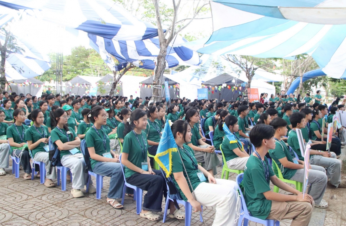 Da nang 300 hoc sinh hoan canh kho khan tham gia trai he ket noi 2026 hinh anh 3