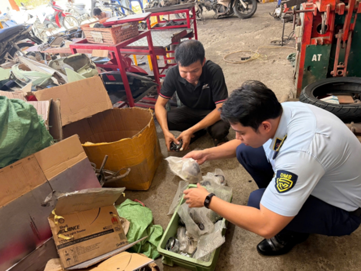 Quản lý thị trường Cao Bằng liên tiếp phát hiện vi phạm kinh doanh phụ tùng xe máy