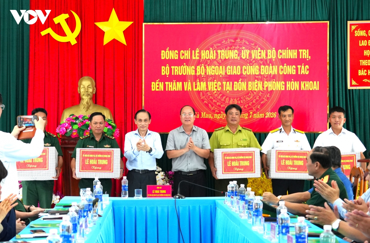 bo truong bo ngoai giao khao sat cac du an trong diem o hon khoai hinh anh 2