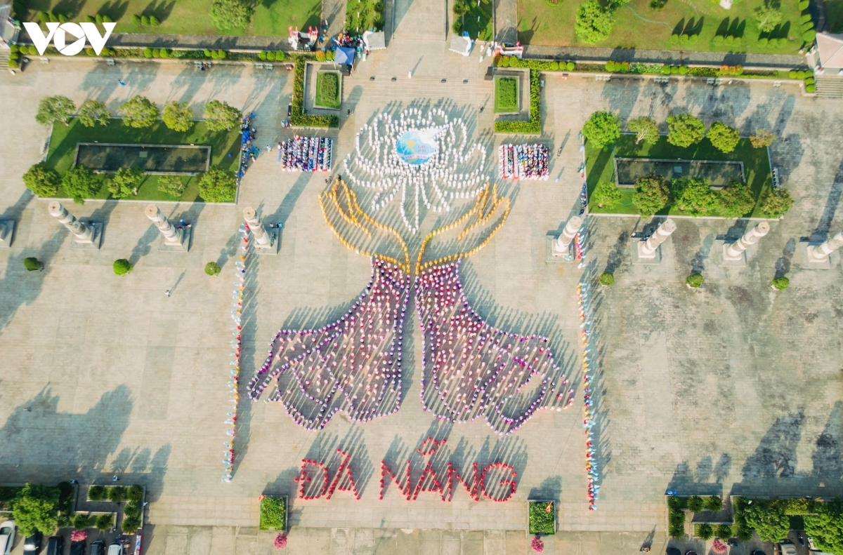 hon 1.500 phu nu Da nang dang hoa tri an me viet nam anh hung hinh anh 5