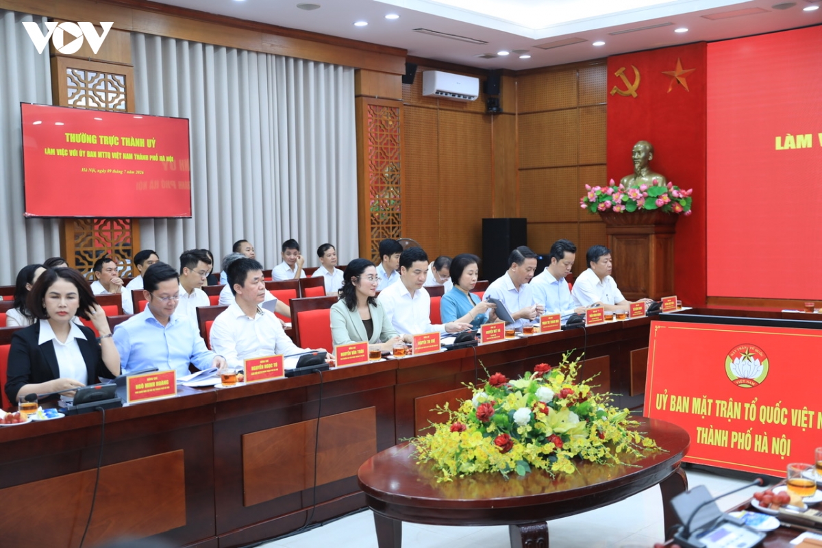 bi thu ha noi phat hien tieu cuc thi mat tran phan anh ngay bang van ban hinh anh 2