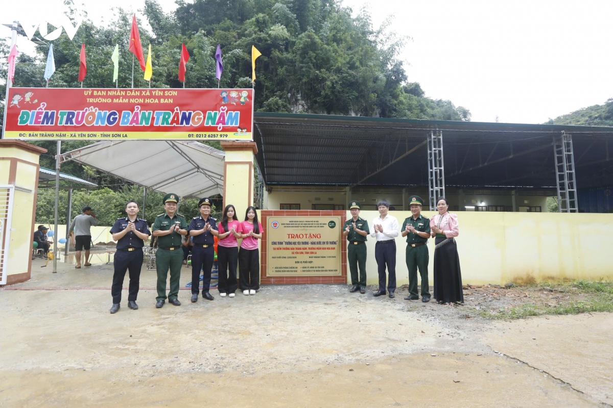 khanh thanh truong hoc va cong trinh thap sang vung bien o son la hinh anh 1
