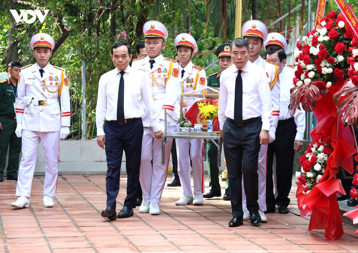 luc luong chuc nang da tim thay 7 hai cot liet si tai cong vien le thi rieng hinh anh 4