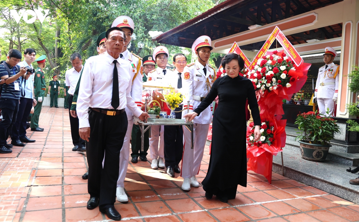 luc luong chuc nang da tim thay 7 hai cot liet si tai cong vien le thi rieng hinh anh 5