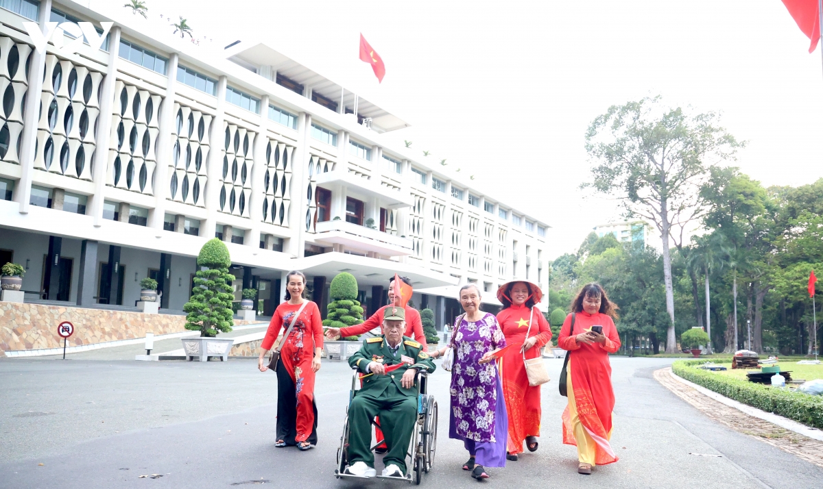 nhung chung nhan lang le ghi dau hanh trinh vuon minh cua tp.hcm hinh anh 2