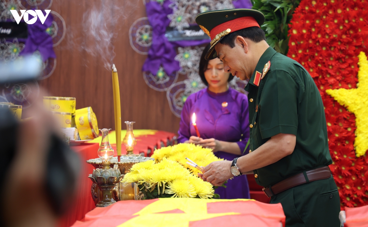 Dai tuong phan van giang dang huong anh hung liet si tai cong vien le thi rieng hinh anh 3