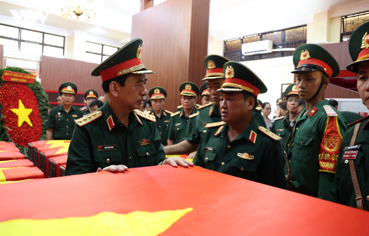 Dai tuong phan van giang dang huong anh hung liet si tai cong vien le thi rieng hinh anh 7
