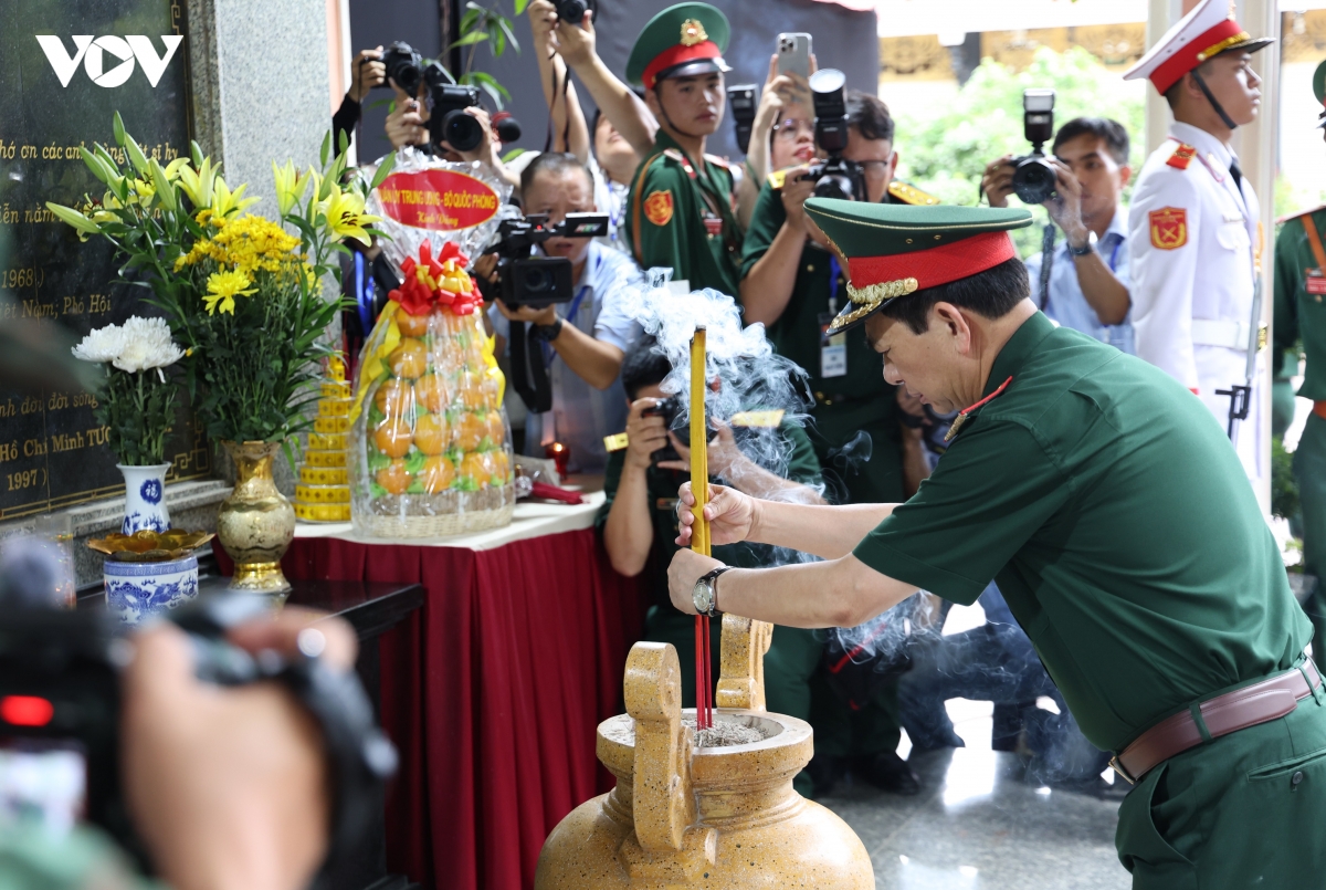 Dai tuong phan van giang dang huong anh hung liet si tai cong vien le thi rieng hinh anh 8