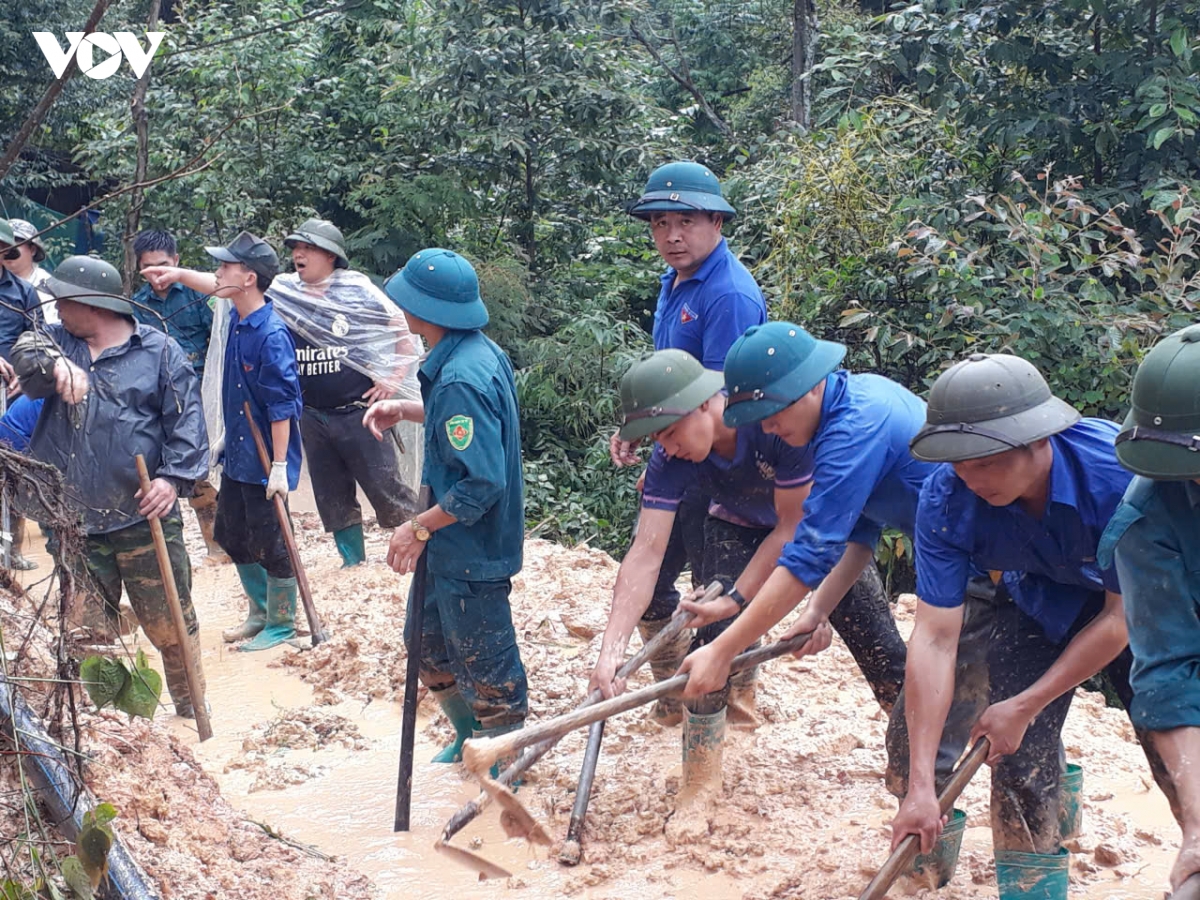 lao cai no luc khac phuc giao thong, on dinh doi song sau mua lu hinh anh 4
