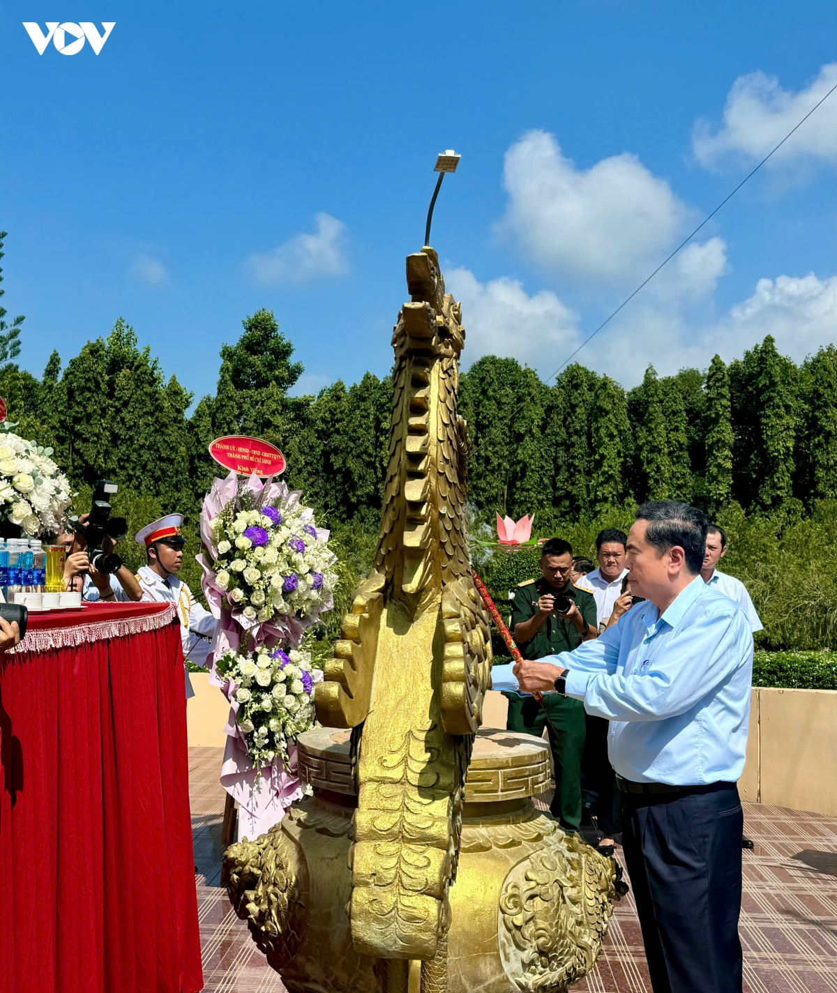 chu tich quoc hoi dang huong tuong niem anh hung liet si vo thi sau hinh anh 5