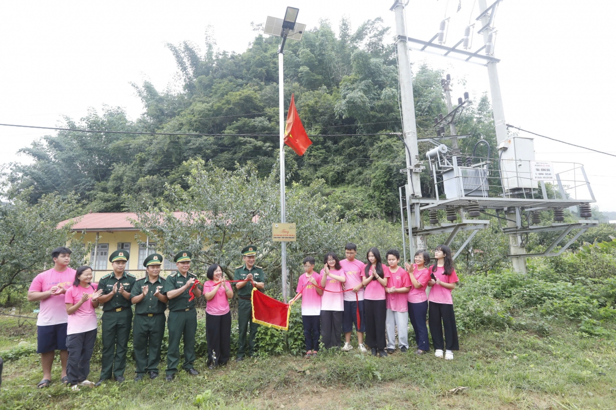 khanh thanh truong hoc va cong trinh thap sang vung bien o son la hinh anh 8