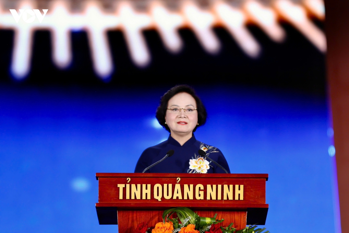 mai mai tuoi 20 Dem tri an lay dong long nguoi hinh anh 6