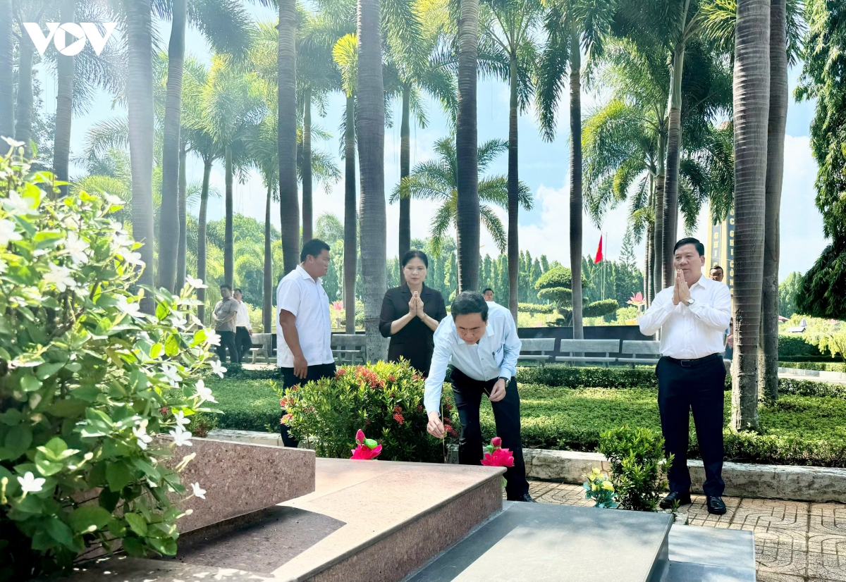 chu tich quoc hoi dang huong tuong niem anh hung liet si vo thi sau hinh anh 7
