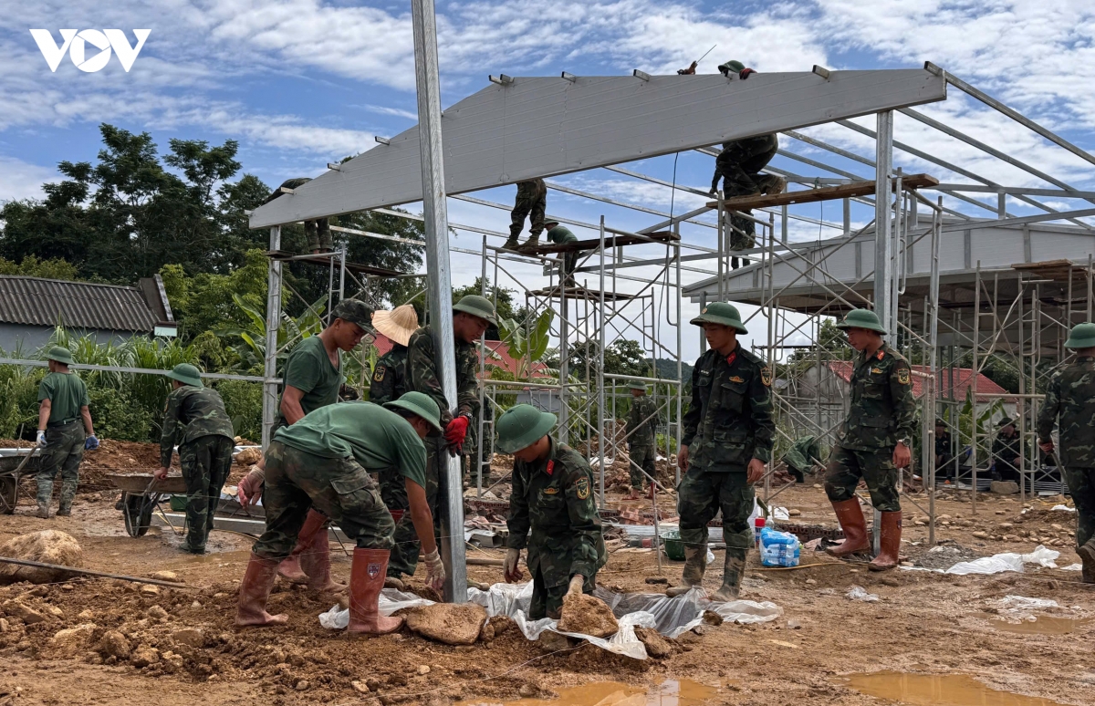 chay dua voi thoi gian dung mai am cho dong bao vung lu muong than hinh anh 8