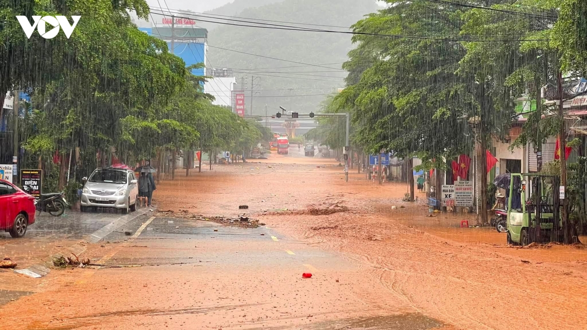 mua rat to gay ngap cuc bo o muong la, son la hinh anh 4
