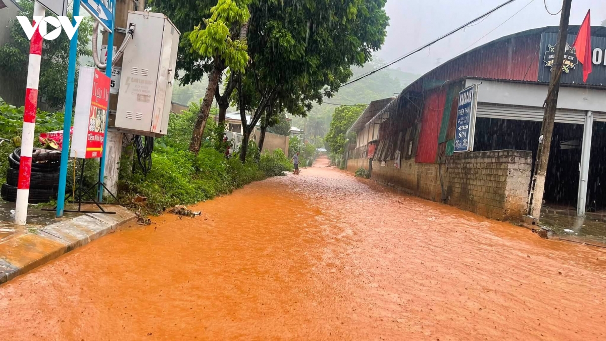Mưa rất to gây ngập cục bộ ở Mường La, Sơn La