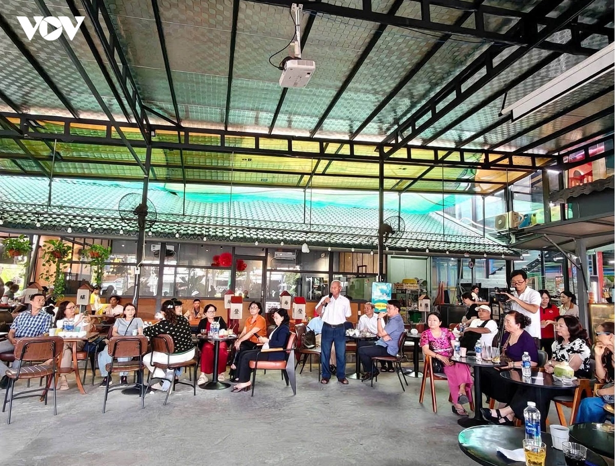  ca phe sang o lam Dong va chuyen go vuong cho dan hinh anh 3