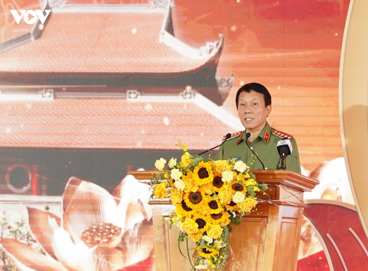 hung yen khanh thanh khu luu niem nu anh hung liet si duoc bac ho tang 6 chu vang hinh anh 3