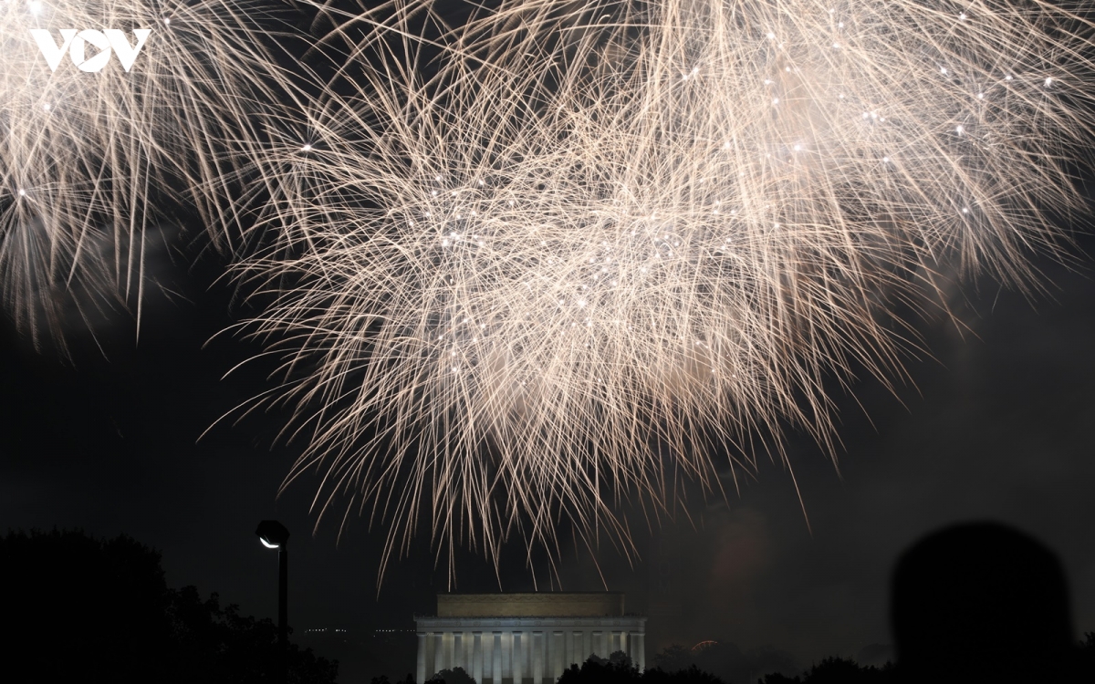 phao hoa thap sang bau troi washington nhan ky niem 250 nam quoc khanh my hinh anh 8